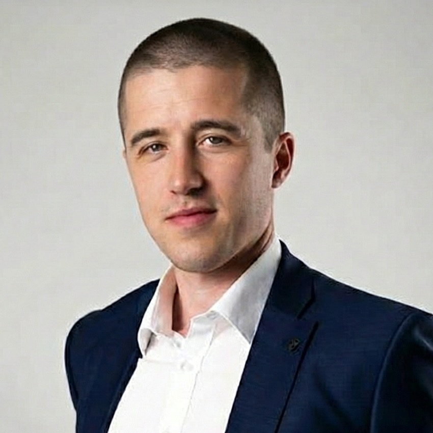 Porträt von Niklas Kühl, Geschäftsführer der ElbModSan GmbH